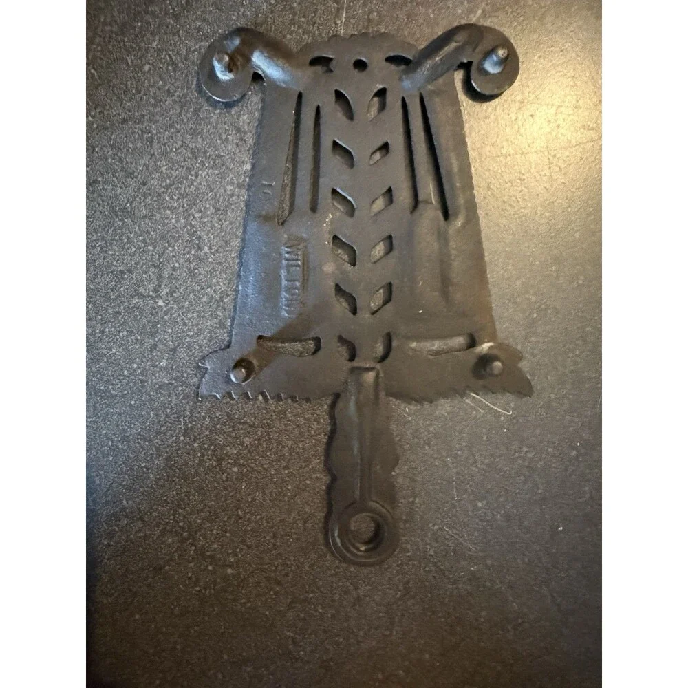 Vtg Wilton Primitive Iron Wall Mounted Trivet Footed 2 Brooms Heart Farmhouse